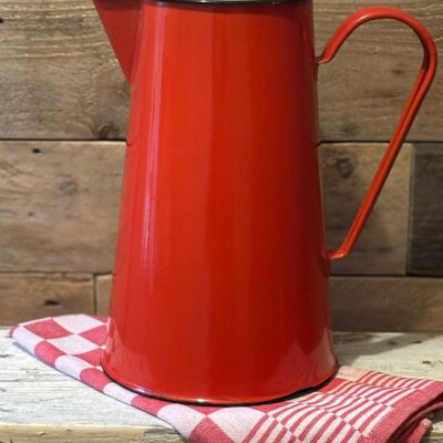 www.queensbrocanteboutique.nl webwinkel brocante vintage curiosa emaille rood waterkan