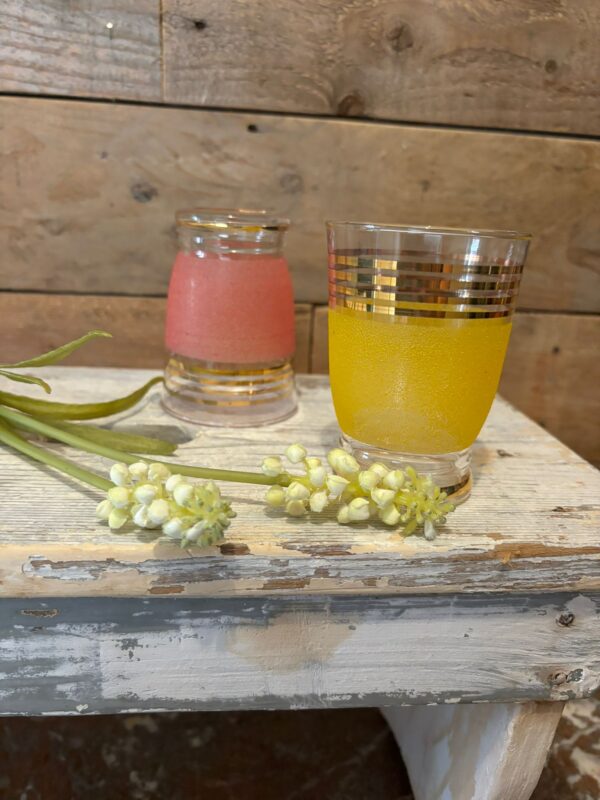 www.queensbrocanteboutique.nl webwinkel brocante vintage curiosa gekleurde glaasjes