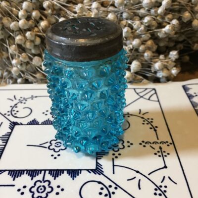 www.queensbrocanteboutique.nl zoutvaatje blauwglas brocante brocantewebshop