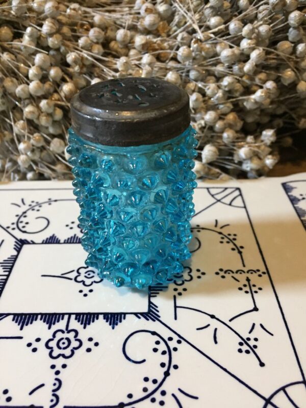 www.queensbrocanteboutique.nl zoutvaatje blauwglas brocante brocantewebshop