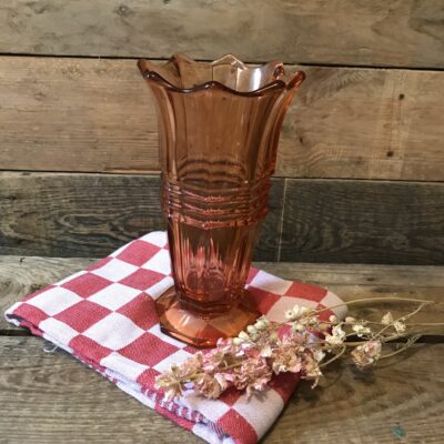 www.queensbrocanteboutique.nl brocante pyrex roseglas gekleurdglas brocantewebshop brocantewebwinkel