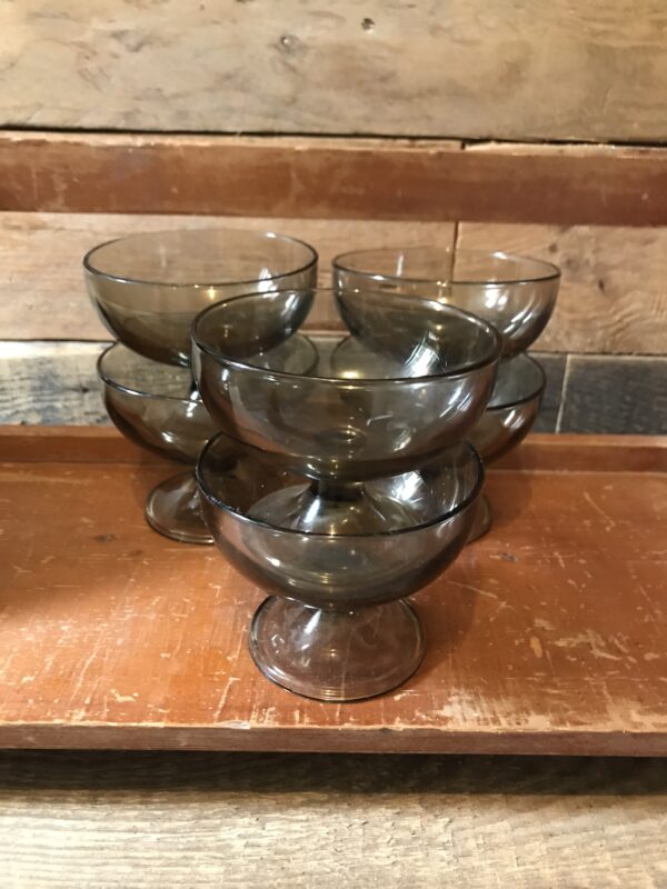 www.queensbrocanteboutique.nl rookglas coupes glazen schaaltjes vintage brocante brocantewebwinkel brocantewebshop