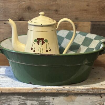 www.queensbrocanteboutique.nl webwinkel brocante vintage curiosa emaille keukenemaille groen teiltje