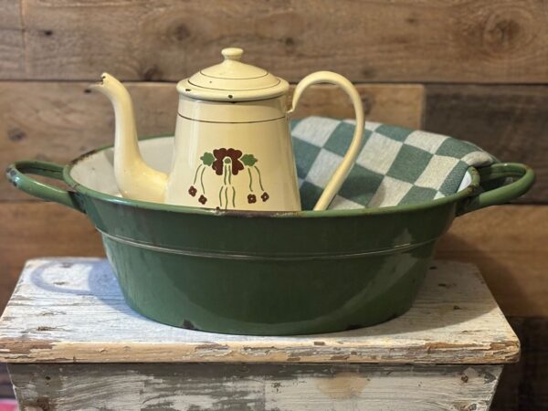 www.queensbrocanteboutique.nl webwinkel brocante vintage curiosa emaille keukenemaille groen teiltje