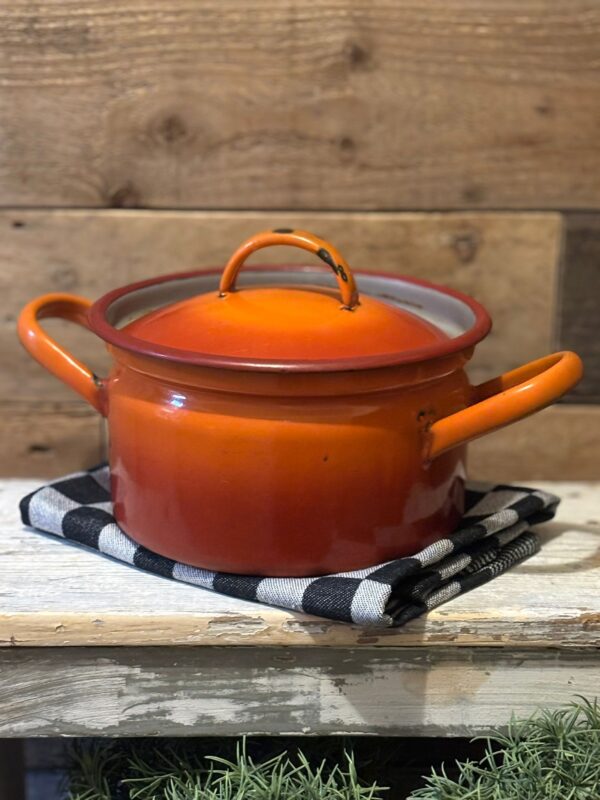 www.queensbrocanteboutique.nl webwinkel brocante vintage curiosa emaille keukenemaille oranje0rood pan