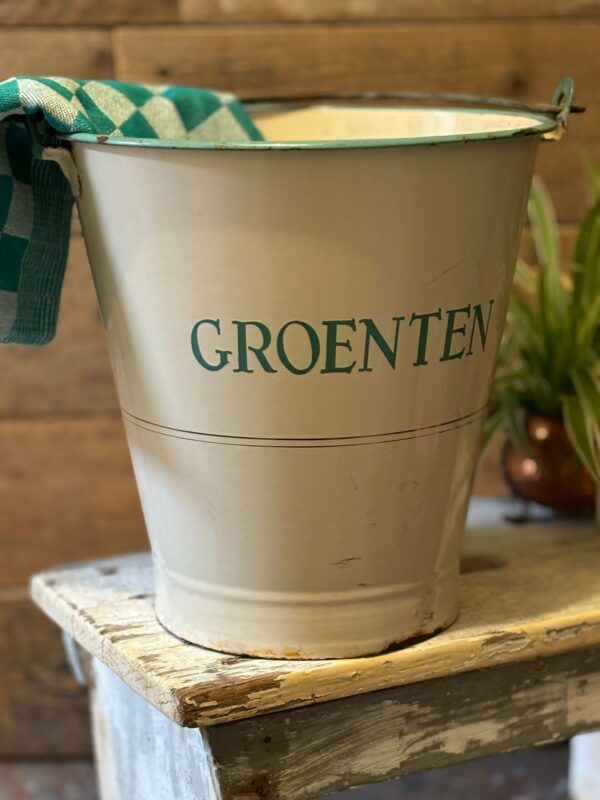 www.queensbrocanteboutique.nl webwinkel brocante vintage curiosa emaille room groentenemmer goud biesje