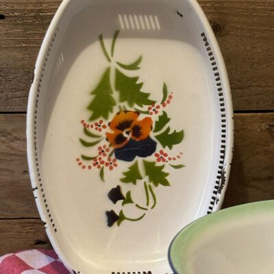 www.queensbrocanteboutique.nl webwinkel brocante vintage curiosa emaille keukenemaille wit gebloemd schaal