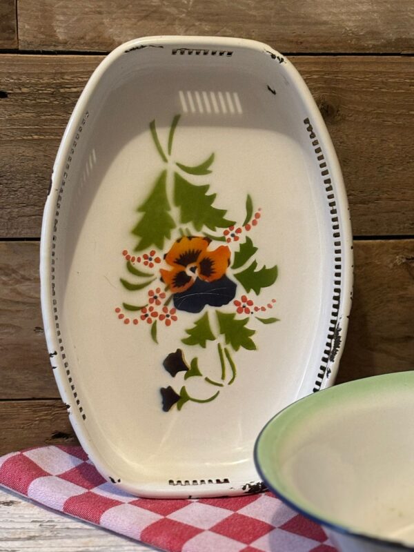 www.queensbrocanteboutique.nl webwinkel brocante vintage curiosa emaille keukenemaille wit gebloemd schaal