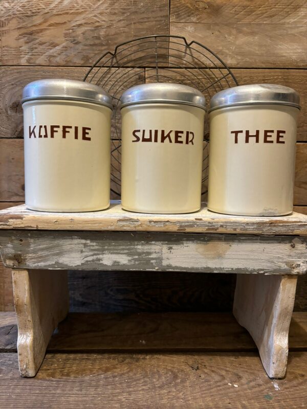 www.queensbrocanteboutique.nl emaille roomwit voorraadbus koffie suiker thee