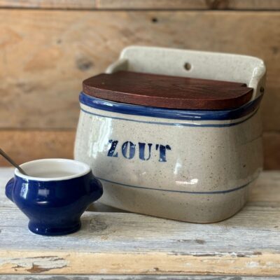 www.queensbrocnteboutique.nl webwinkel brocante vintage curiosa gres keulsepot zoutpot