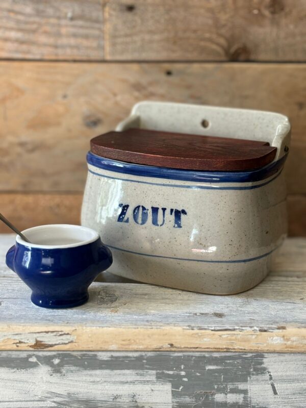 www.queensbrocnteboutique.nl webwinkel brocante vintage curiosa gres keulsepot zoutpot