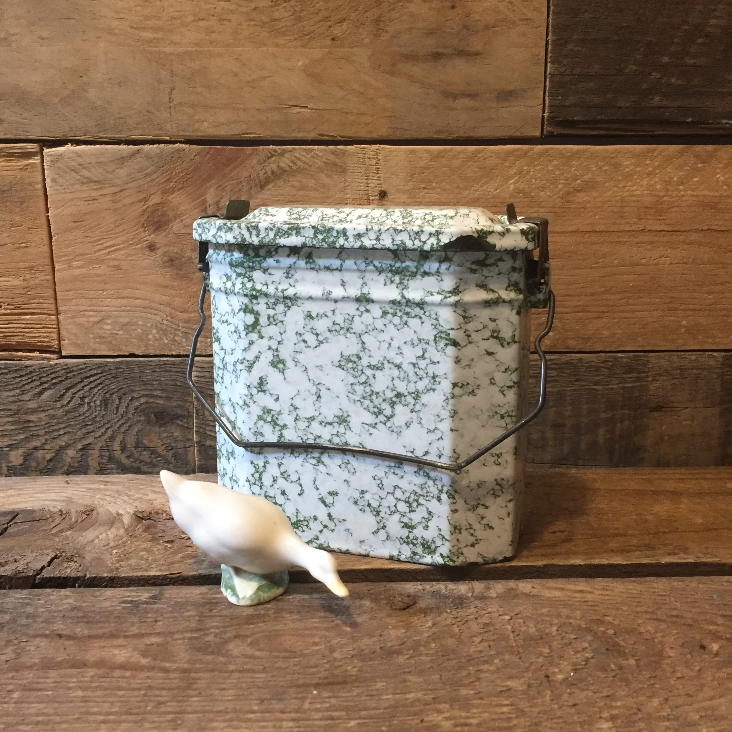 www.queensbrocanteboutique.nl lunchbox emaille groen wit brocantewebshop webshop vintage