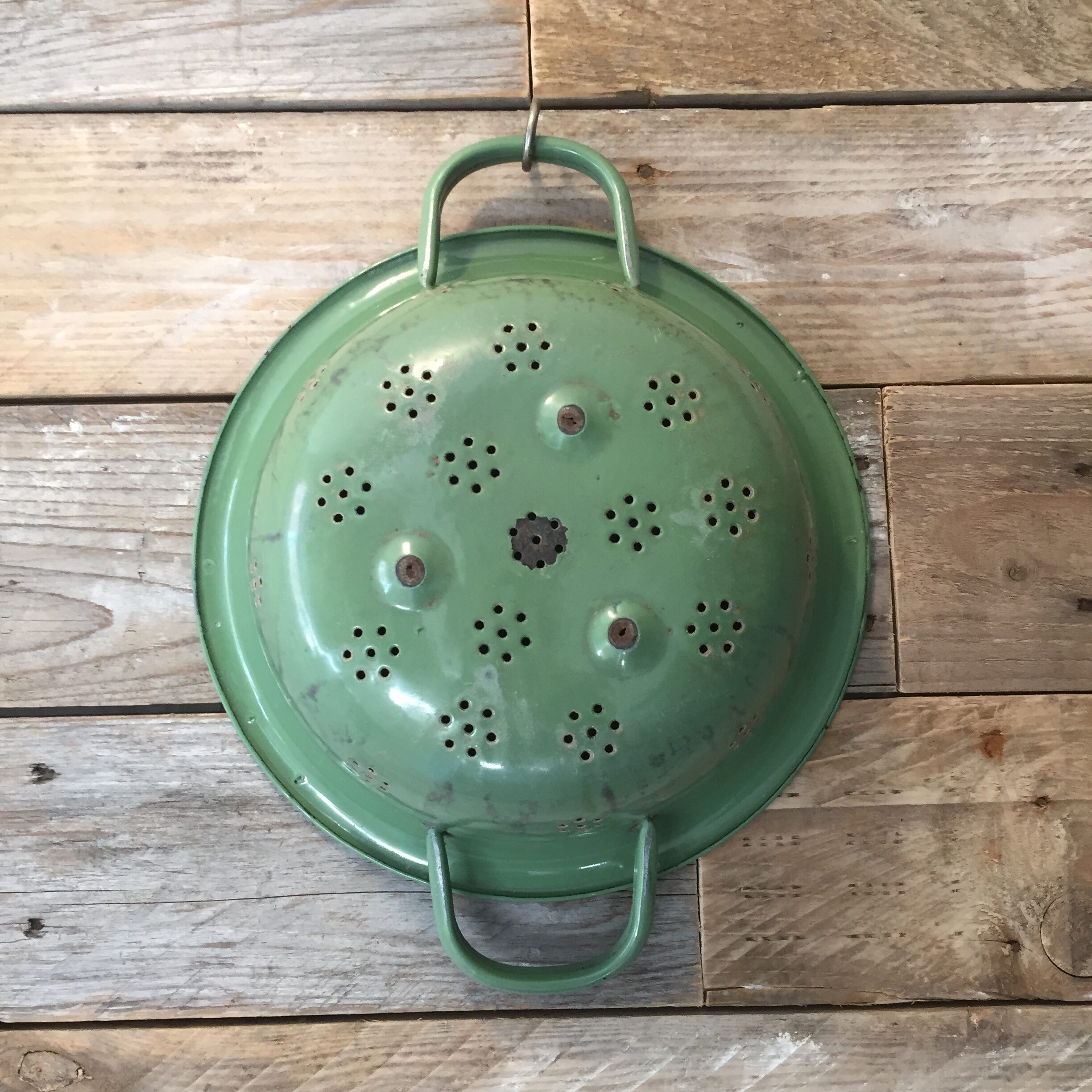 Krimpen Hijsen gat queens brocante boutique » Emaille vergiet groen gouden bies